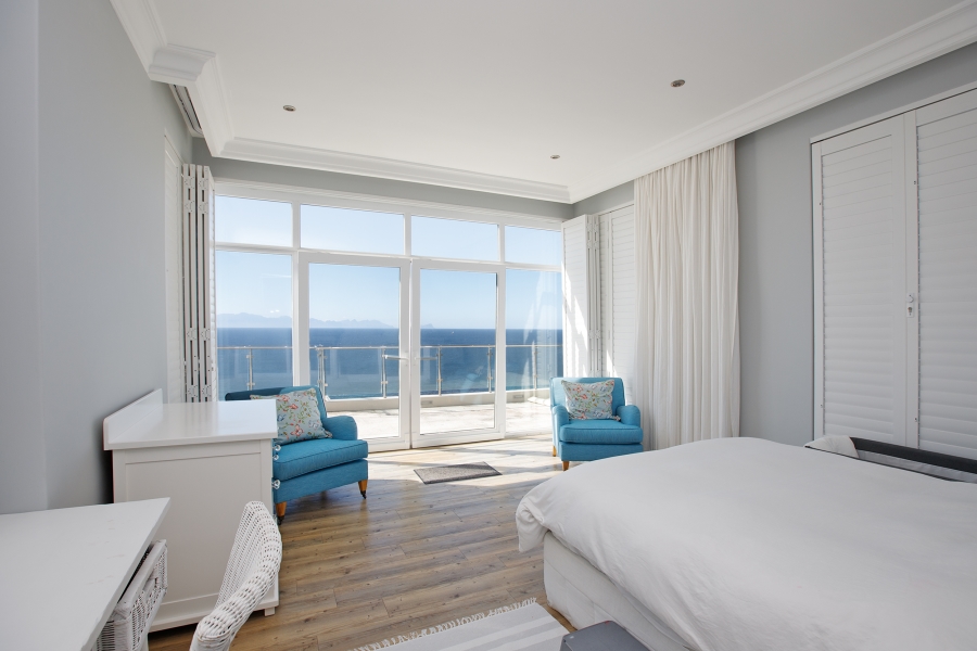 7 Bedroom Property for Sale in Cairnside Western Cape